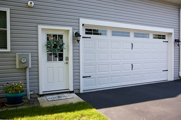 24/7 Emergency Garage Door Panel Replacement experts in Rolette County County, ND